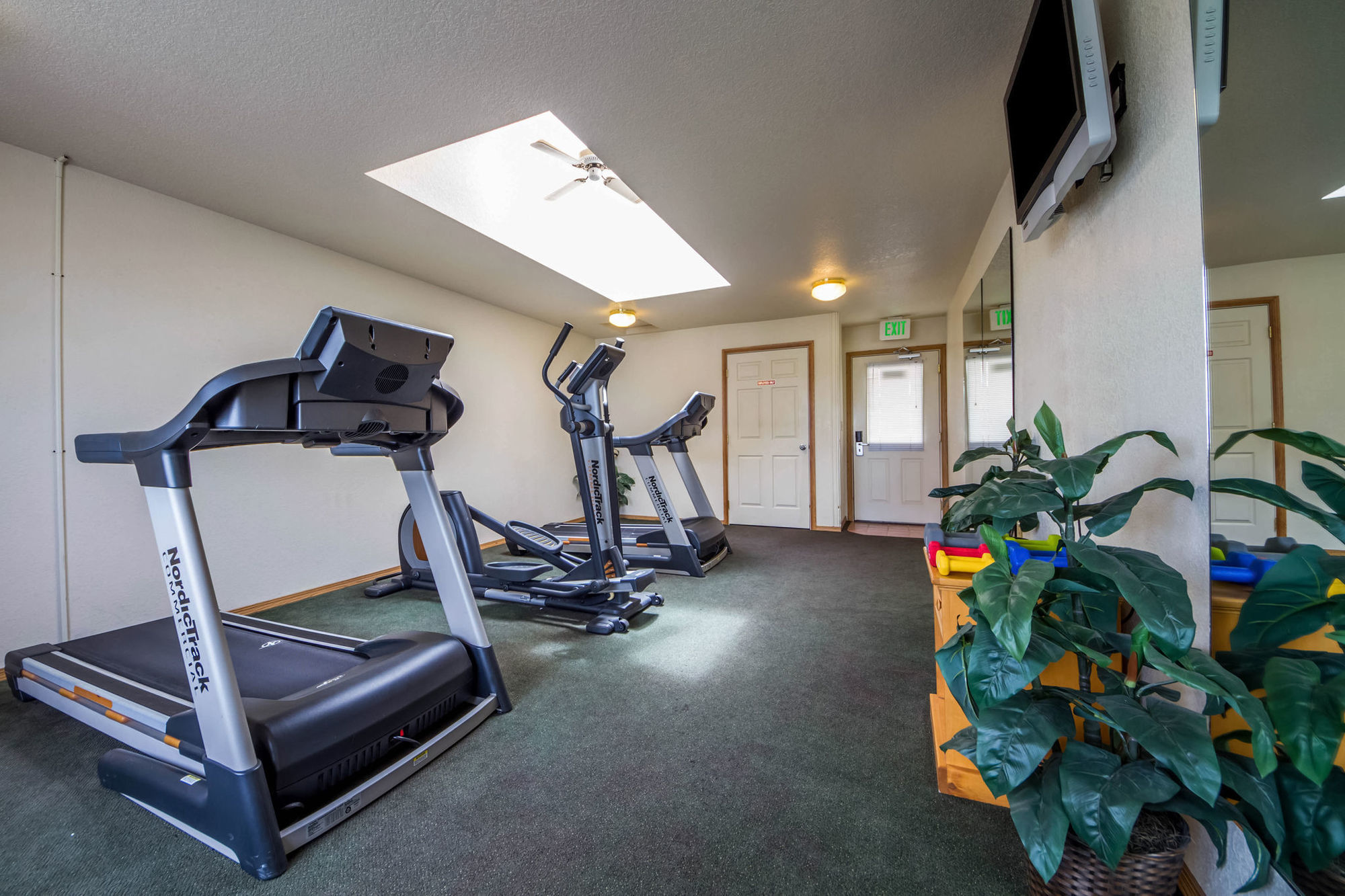 Clarion Hotel By Humboldt Bay Eureka Facilities photo